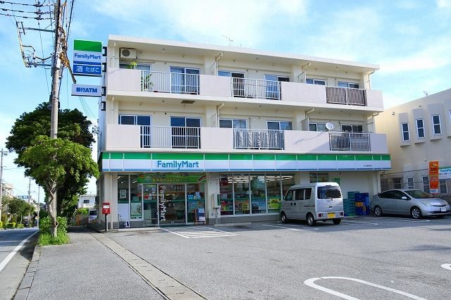 近くのファミリーマート北谷桃原店まで28m(徒歩1分)
