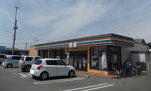 近くのセブンイレブン野中１丁目店まで220m（徒歩3分）