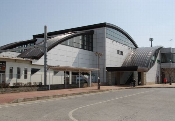 近くのＪＲ八街駅まで1,520m（徒歩19分）