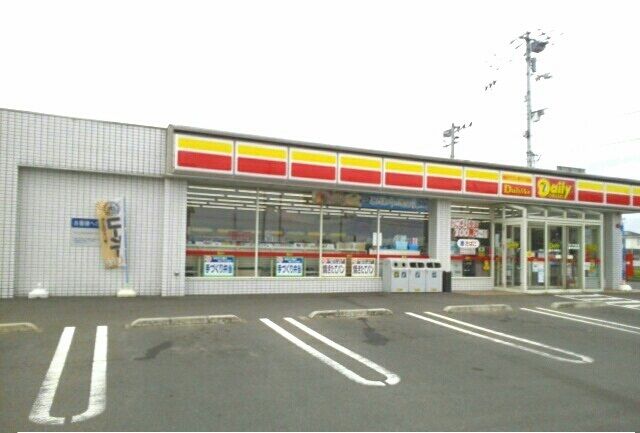 近くのデイリーヤマザキ高松六条町店様まで650m(徒歩9分)