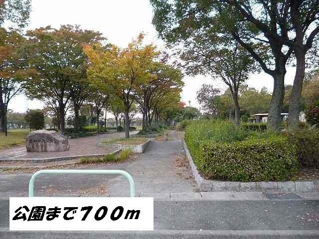 近くの宝神中央公園まで700m（徒歩9分）