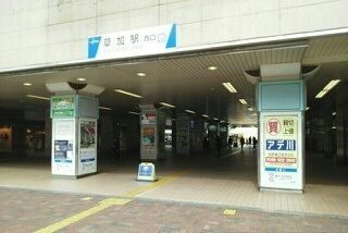 近くの草加駅西口まで750m（徒歩10分）