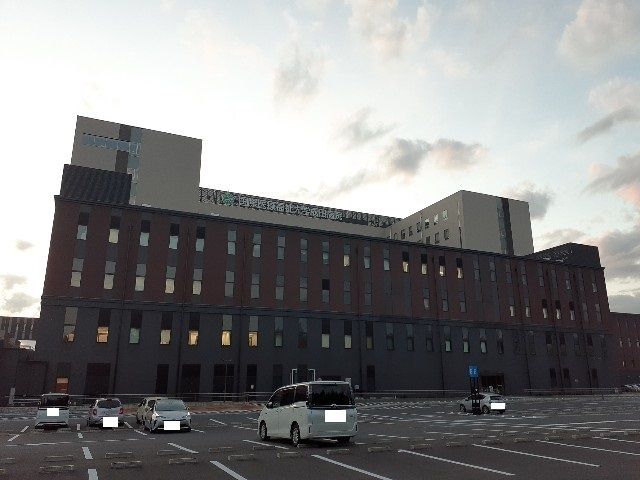 近くの国際医療福祉大学成田病院まで1,300m(徒歩17分)