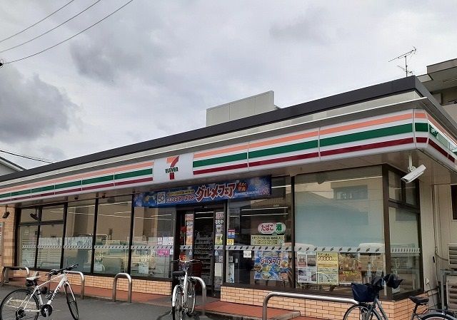 近くのセブンイレブンまで350m（徒歩5分）
