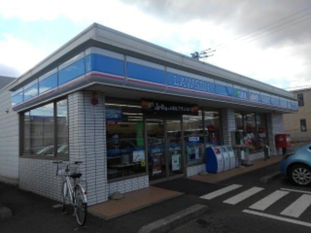 近くのローソン高崎問屋町店まで600m（徒歩8分）