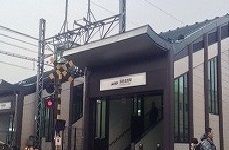 近くの駅まで800m（徒歩10分）