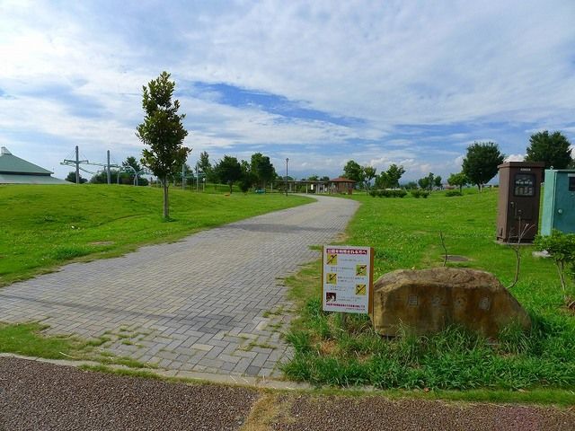 近くの公園まで600m（徒歩8分）