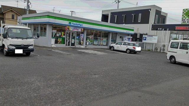近くのファミリーマート免許センター前まで27m(徒歩1分)