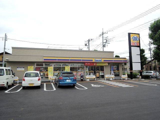 近くのミニストップ上尾原市南店まで570m（徒歩8分）