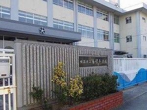 近くの糸引小学校まで840m（徒歩11分）
