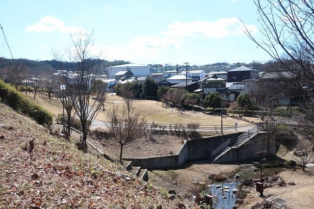 近くの公園まで350m（徒歩5分）