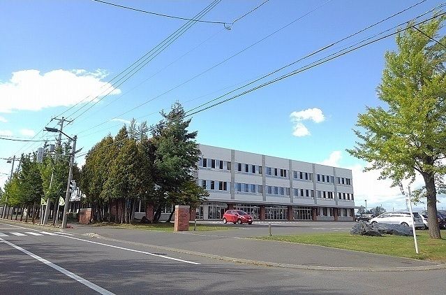 近くの岩見沢市立第一小学校まで200m(徒歩3分)