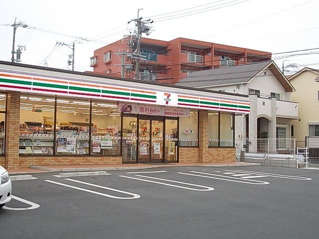 近くのセブンイレブンまで190m(徒歩3分)