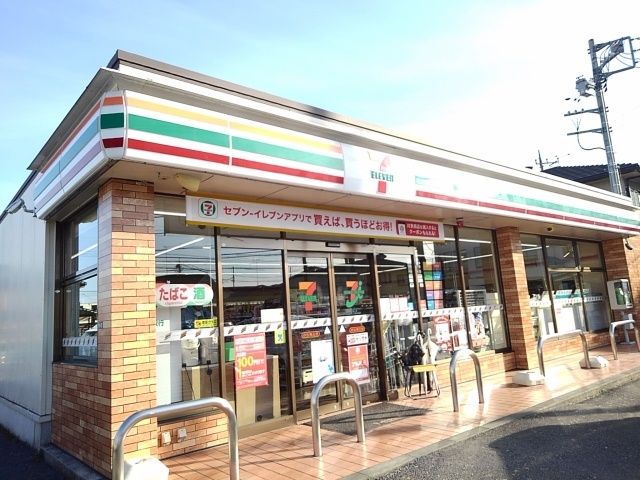 近くのセブンイレブン小山神山店まで350m（徒歩5分）