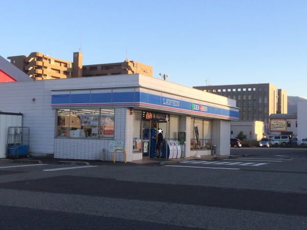 近くのローソンまで750m(徒歩10分)