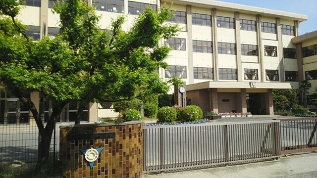 近くの守山市立吉身小学校まで385m（徒歩5分）