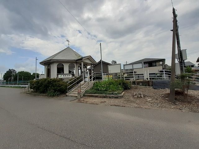 近くの東新津駅まで550m（徒歩7分）