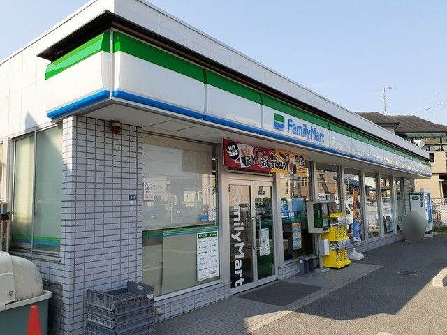 近くのファミリーマート様まで498m（徒歩7分）