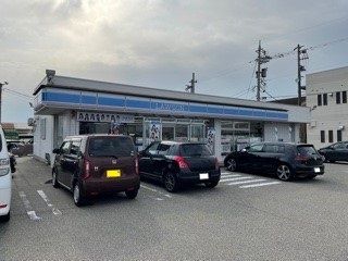 近くのローソンまで780m（徒歩10分）