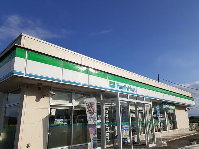 近くのファミリーマート涌谷バイパス店まで950m(徒歩12分)