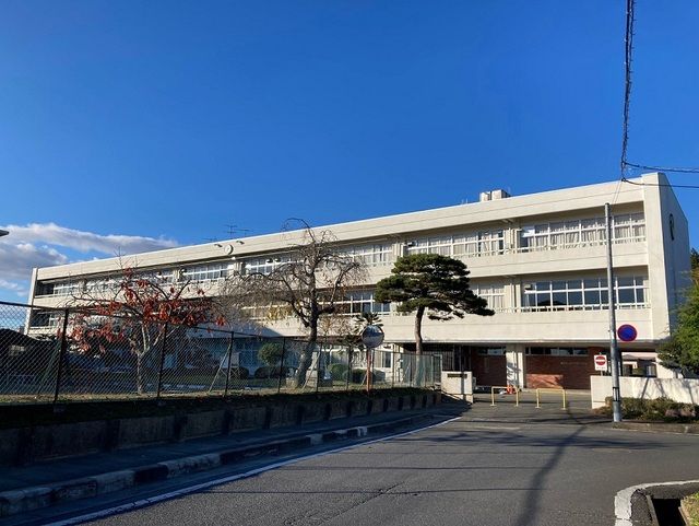 近くの涌谷町立立月将館小学校まで1,600m(徒歩20分)