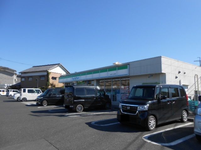 近くのファミリーマートひばり丘店様まで500m（徒歩7分）