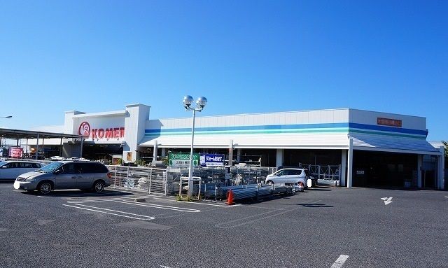 近くのコメリ八日市店様まで400m（徒歩5分）