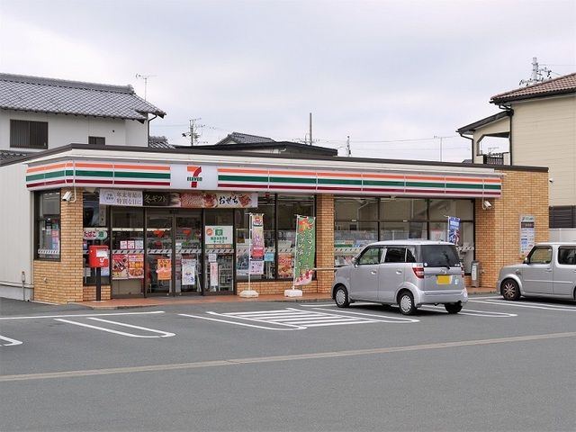 近くのセブンイレブン浜松龍禅寺町店まで500m（徒歩7分）