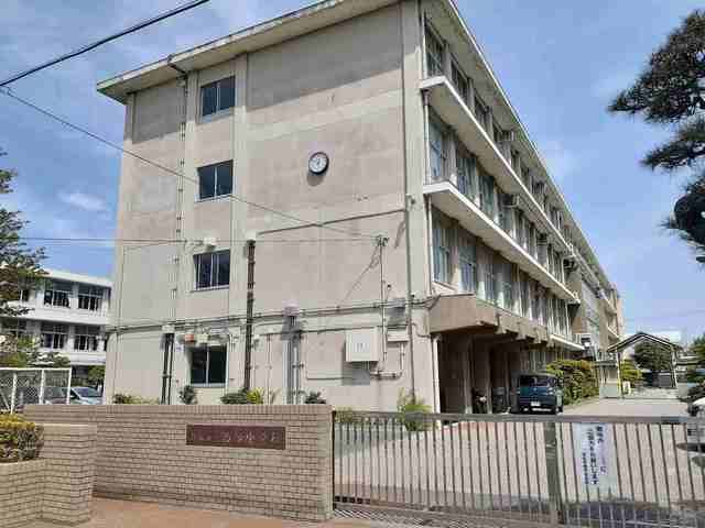 近くの浜松市立南部中学校まで700m（徒歩9分）