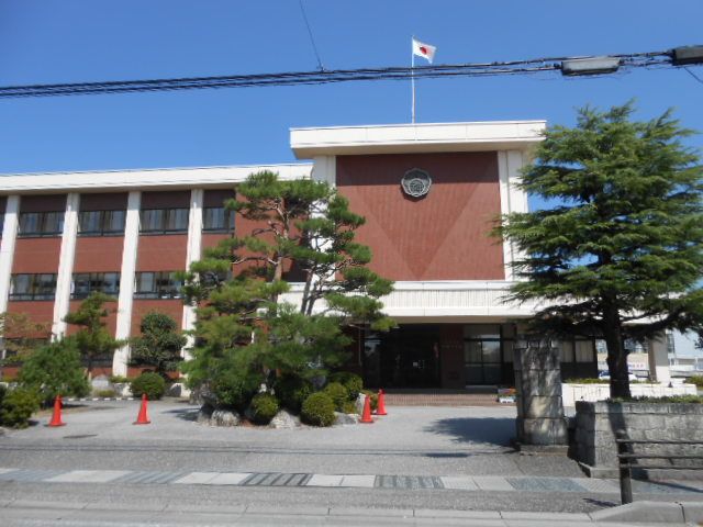 近くの神照小学校まで500m（徒歩7分）
