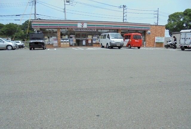 近くのセブンイレブン中村原店まで1,000m（徒歩13分）