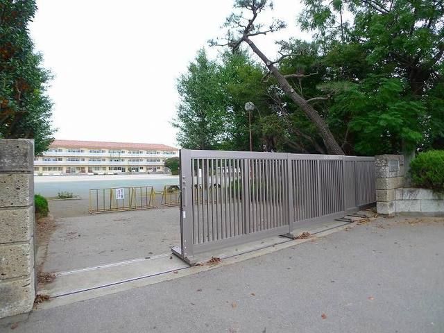 近くの小学校まで1,200m（徒歩15分）
