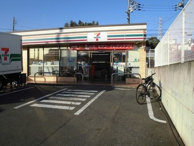近くのセブンイレブン横浜戸塚町店まで670m（徒歩9分）