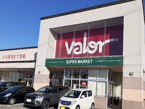 近くのバロー黒瀬店まで700m（徒歩9分）