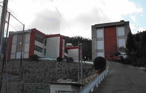 近くの向原中学校まで150m（徒歩2分）