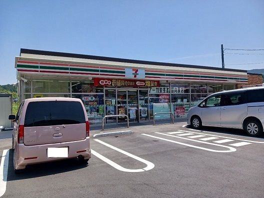 近くのセブンイレブンまで850m（徒歩11分）
