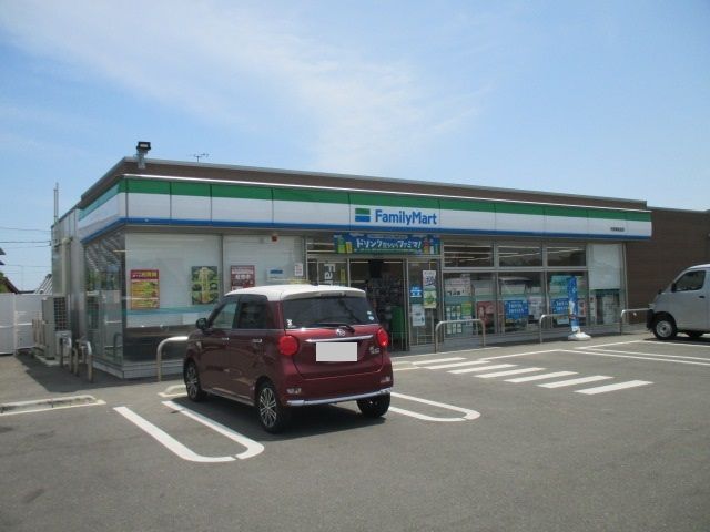 近くのファミリーマート東岐波店まで500m（徒歩7分）