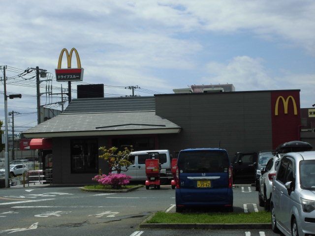 近くのマクドナルドまで600m（徒歩8分）