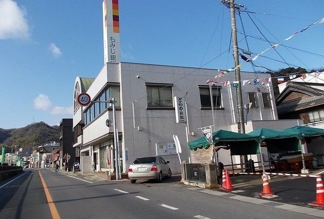 近くのもみじ銀行まで1,800m（徒歩23分）