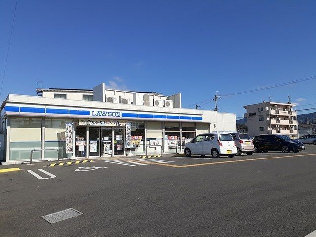 近くのコンビニまで750m（徒歩10分）