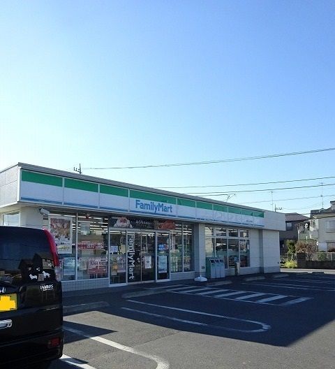 近くのファミリーマートまで750m(徒歩10分)