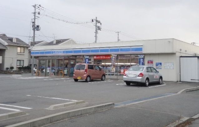近くのローソン秋田泉中央3丁目店まで500m（徒歩7分）