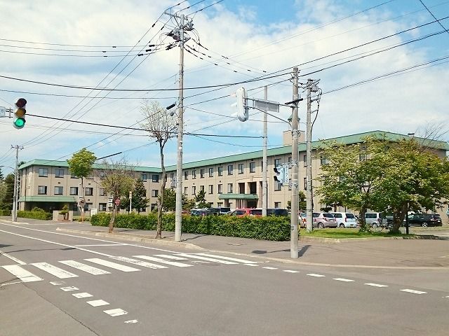 近くの名寄市立大学まで1,200m（徒歩15分）