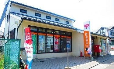 近くの月見山郵便局まで950m（徒歩12分）