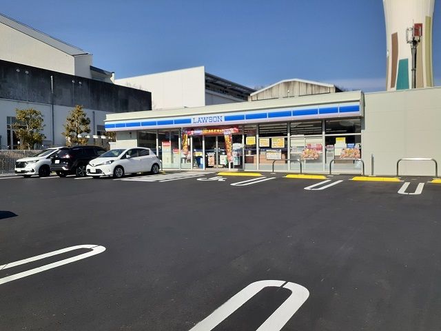 近くのローソンまで300m（徒歩4分）