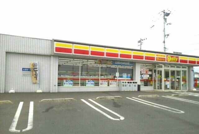 近くのデイリーヤマザキ高松六条店さんまで650m（徒歩9分）