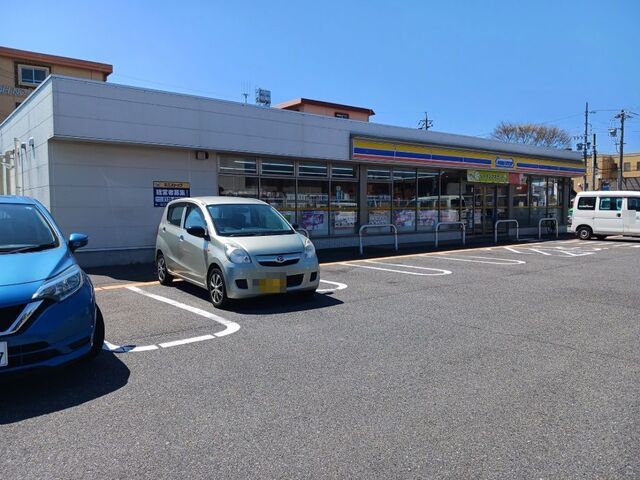 近くのミニストップ瑞穂只越店まで800m（徒歩10分）