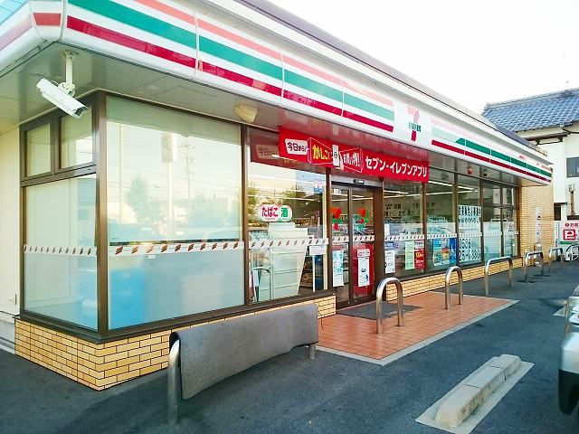 近くのコンビニまで220m（徒歩3分）