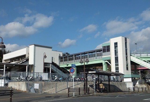 近くの八本松駅まで700m（徒歩9分）