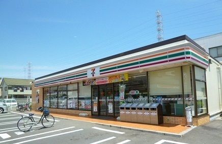 近くのセブンイレブンまで270m（徒歩4分）